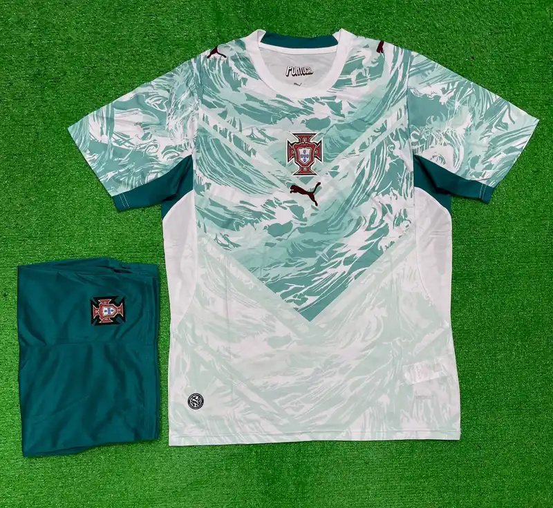 SET PORTUGAL AWAY